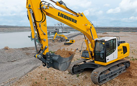 Einer der Stars auf der Liebherr Roadshow: der Raupenbagger R936.